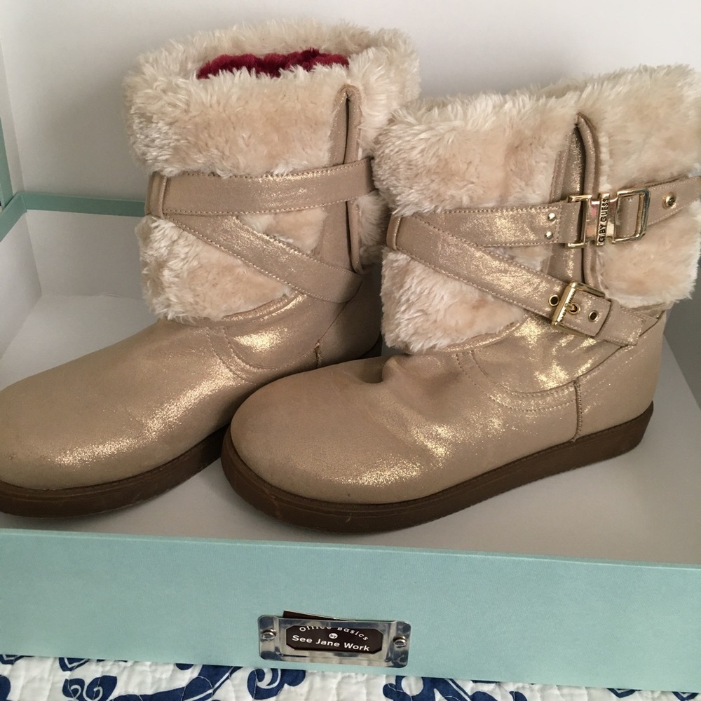 Woman’s 8.5 Guess fur lined boots. New